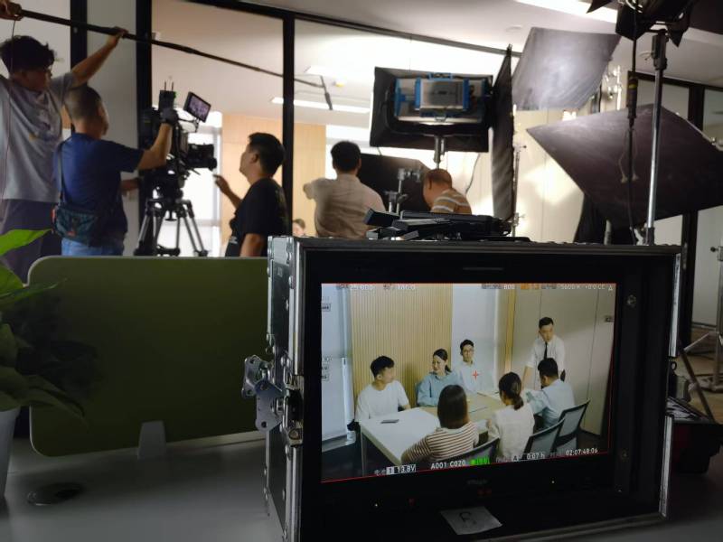 内黄县TVC拍摄公司：科技产品视觉化大师，诠释未来感与功能美学